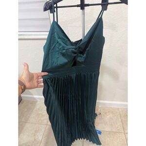 CUPSHE Green Satin Maxi Dress L Sweetheart Twist Keyhole Pleated Wedding Guest